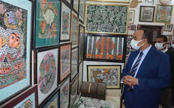   نائب محافظ المنيا يزور معرض الفنان العالمي «حسن الشرق» بمسقط رأسه