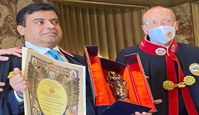 جراح قلب شهير يحصل على أهم جائزة علمية عالمية