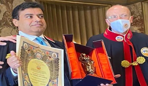 جراح قلب شهير يحصل على أهم جائزة علمية عالمية