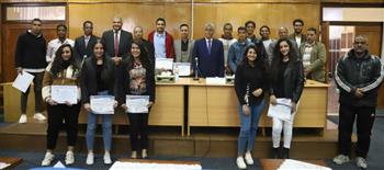   تكريم طلاب جامعة جنوب الوادي المشاركين في افتتاح طريق الكباش