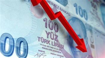  تراجع الليرة التركية بنحو 7% 