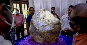   الكشف عن أكبر حجر كريم في العالم