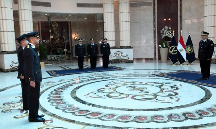 وزير الداخلية يصدق على تخريج عدد من طلبة الدور الثانى بكلية الشرطة