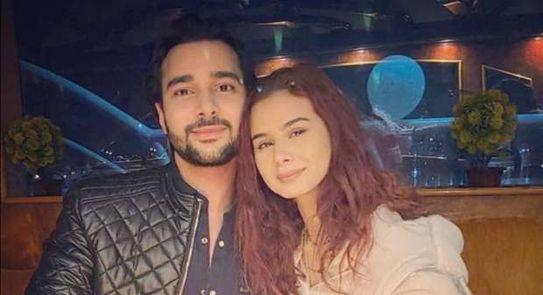 خلال أيام.. منة عرفة تحتفل بزفافها