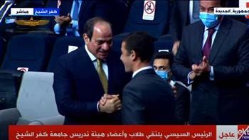 السيسي يستجيب لطلب شاب منشد خلال زيارته لجامعة كفر الشيخ