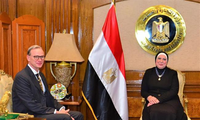 وزيرة التجارة والصناعة تلتقى رئيس هيئة معارض دوسلدورف الألمانية 
