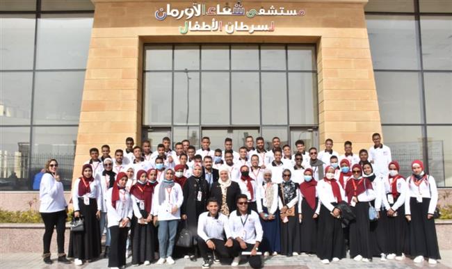 «إحنا معاك».. مبادرة من طلاب «تمريض قنا» لدعم أطفال السرطان بالأقصر