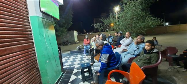 ردود فعل غاضبة من أهالى الوادى الجديد بعد ضياع هدف مؤكد لمنتخب مصر