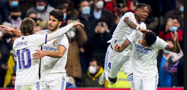 ريال مدريد يعلن إصابة 4 لاعبين ومساعد أنشيلوتي بكورونا
