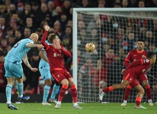 ليفربول يستقبل هدف أول من نيوكاسل يونايتد فى ملعب انفليد