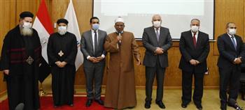  محافظ قنا يكرم 3 من رجال الدين الإسلامى والمسيحى 