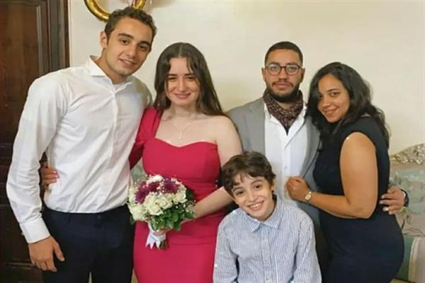 الطفلة لوجي من فيلم الدادة دودي تحتفل بخطبتها