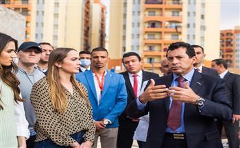 وفد من أعضاء الكونجرس الأمريكي يزور المدينة الشبابية الرياضية بالأسمرات
