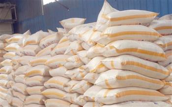   ضبط 3 أطنان دقيق وسكر وأرز مجهولة المصدر في قنا