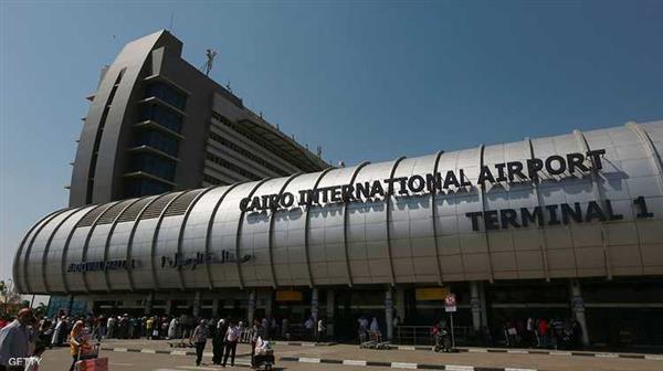 تكثيف عمليات التعقيم بمطار القاهرة