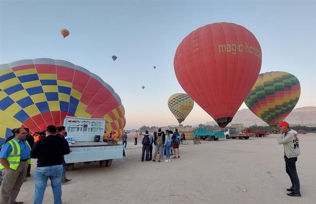 عودة تحليق البالون الطائر فى سماء الأقصر