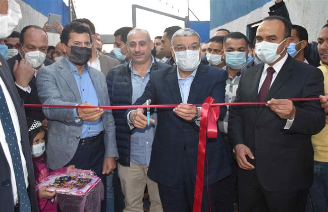 وزير الشباب ومحافظ المنيا يفتتحان عددا من المشروعات الرياضية