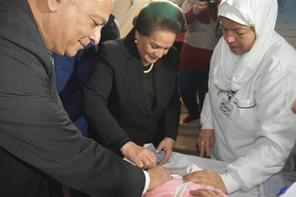 القائم بأعمال وزير الصحة يطلق حملة التطعيم ضد مرض شلل الأطفال