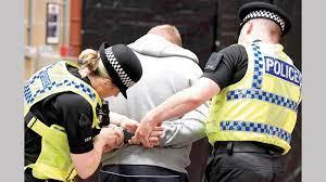   الشرطة البريطانية تهنئ المجرمين الخطرين بأعياد الميلاد 