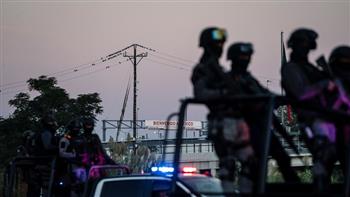   عصابة مكسيكية تخترق سجنا بسيارات وتهرّب 9 سجناء