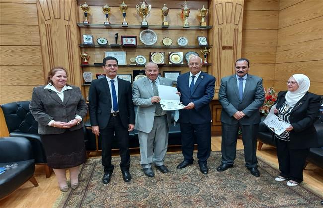 رئيس جامعة بنها يترأس اجتماع مجلس إدارة مركز القياس والتقويم
