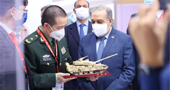 إيديكس 2021.. وزير الإنتاج الحربى يزور جناح شركة «نورينكو» الصينية