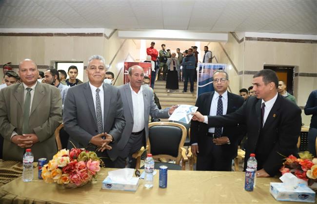 «غرباوي» يشهد منافسات مسابقة «PLUS» بكلية الهندسة بقنا