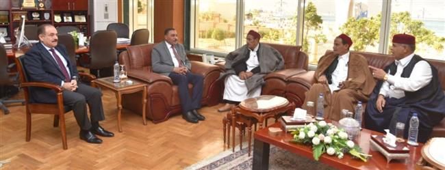 محافظ مطروح يهنئ رئيس  مجلس عمد ومشايخ المحافظة