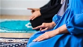   الأزهر للفتوى: صلاة المرأة في المسجد تكون بإذن زوجها