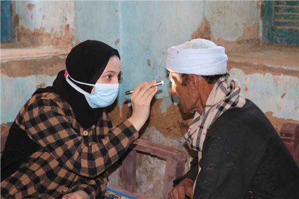 قافلة جامعة جنوب الوادي الطبية تناظر 502 حالة بمركز دشنا بقنا
