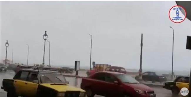 نوة الفيضة تنشط من جديد.. أمطار غزيرة بالإسكندرية|| فيديو