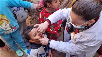   صحة قنا تواصل فعاليات حملة تطعيم الأطفال ضد مرض شلل الأطفال 