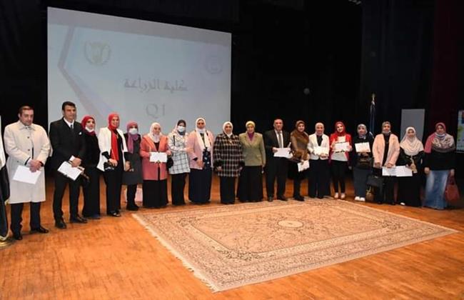 رئيس جامعة القناة يكرم 450 عالما وباحثا في حفل التميز البحثي