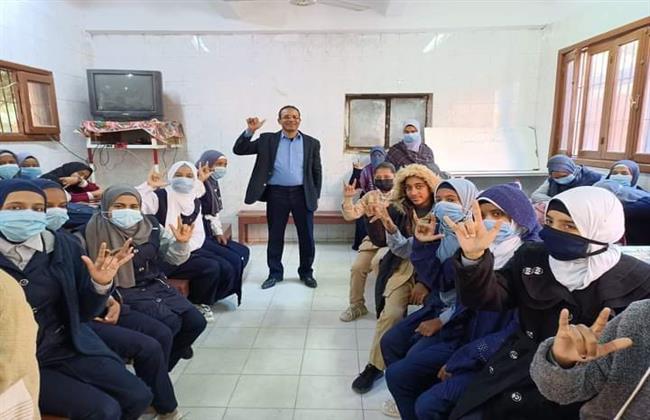 مدرسة «الأمل للصم وضعاف السمع» بقنا تنظم ندوة «الحد من البلاستيك و إعادة التدوير والتشجير»