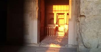   شاهد| تعامد الشمس على قدس الأقداس بمعبد قصر قارون بالفيوم