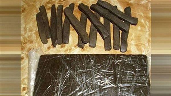 ضبط 5 عاطلين بحوزتهم 107 فرش حشيش بالمنيرة الغربية