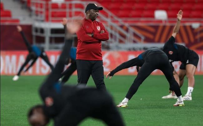 السوبر الأفريقي.. موسيماني يحفظ لاعبي الأهلي توجيهاته في محاضرة استعدادا للرجاء