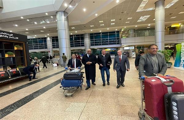 وفد رسمى من وزارة الرياضة يستقبل بعثة النادى الأهلى بمطار القاهرة  