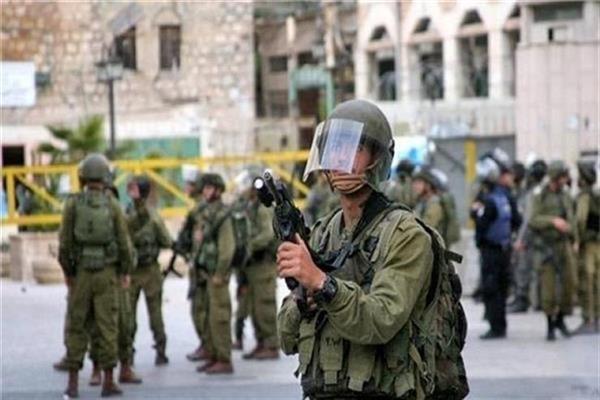 الاحتلال الإسرائيلي يعتدي على مواطن فلسطيني بنابلس