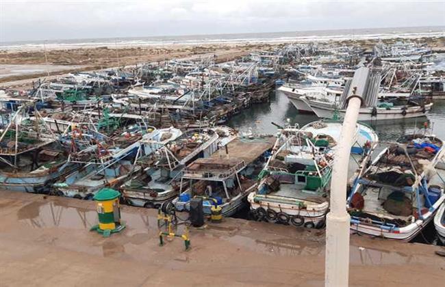 توقف حركة الصيد بميناء البرلس