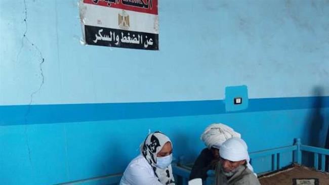 الكشف على 3237 شخصا في قوافل طبية مجانا ضمن «حياة كريمة» بأسوان