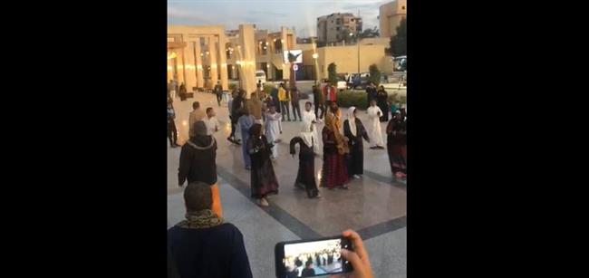  بالفيديو| الأسوانية يحتفلون في الميادين ابتهاجا بزيارة الرئيس السيسى لأسوان