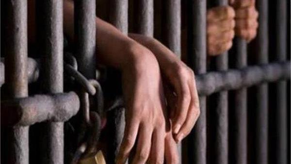 بعد مصرع طفل.. حبس مقاول لحيازته سلاح نارى غير مرخص ب15 مايو