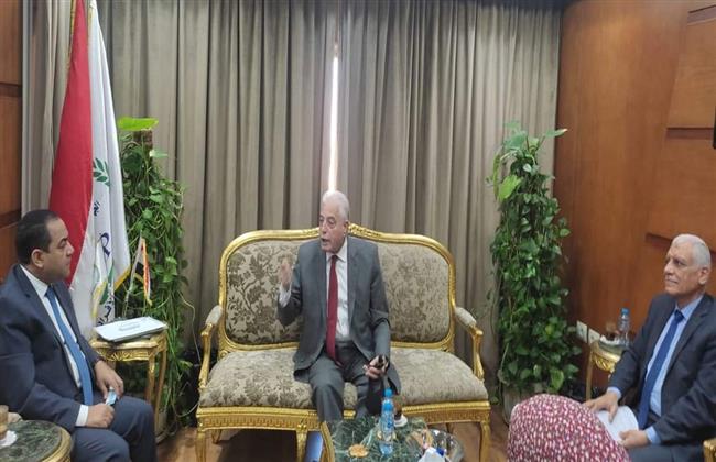 محافظ جنوب سيناء يبحث مع رئيس «التنظيم والإدارة» تذليل العقبات الإدارية 