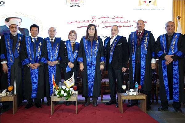 «التخطيط» تحتفل بتخريج دفعة جديدة من برنامجى الماجيستير الأكاديمى والمهنى 