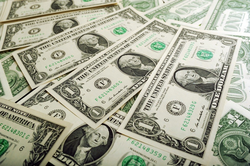 الجنيه يواصل الثبات مقابل سعر الدولار خلال فترة التعاملات الأخيرة