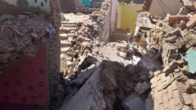 انهيار منزل مبنی بالطوب اللبن بقرية الجبلاو بقنا