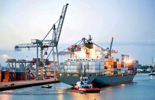 مع التحسن التدريجي للأحوال الجوية ميناء الإسكندرية يشهد نشاطا ملحوظا 