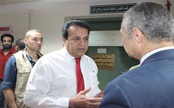 وزير الصحة يزور مريض السمنة بقرية المراشدة تمهيدا لنقله إلى القاهرة 