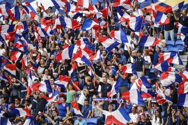 تقليص عدد الجماهير في فرنسا إلى 5 آلاف شخص بسبب «أوميكرون»